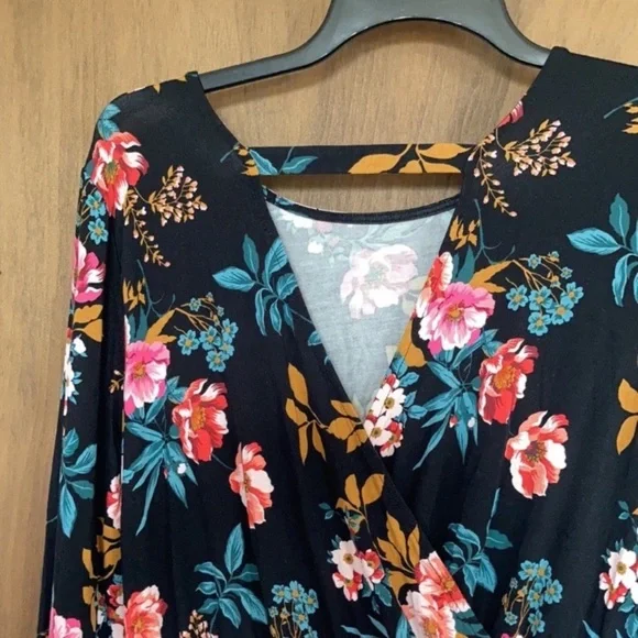 Relisted Loft dress floral print with cut out in back party event casual 6P - Picture 6 of 13